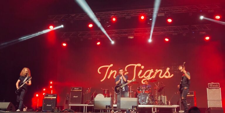 In Signs – Interview