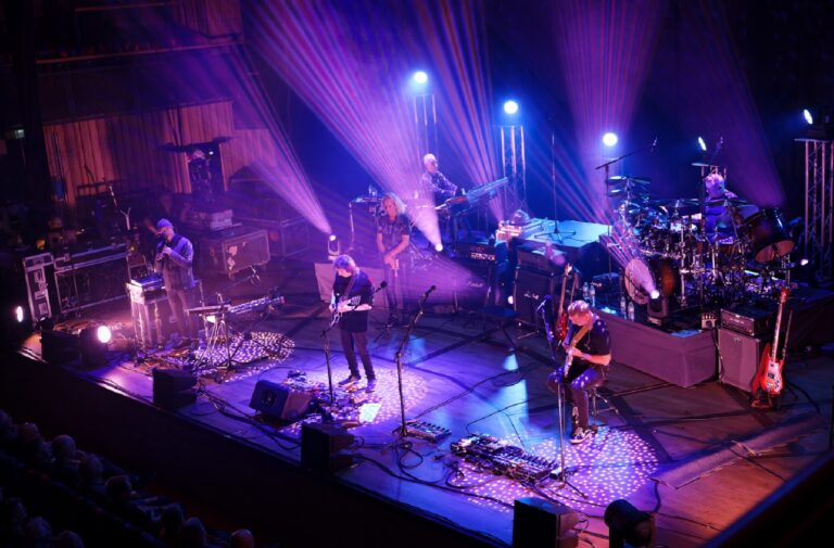STEVE HACKETT – GENESIS GREATS, LAMB HIGHLIGHTS & SOLO TOUR – Cardiff Utilita Arena – Review